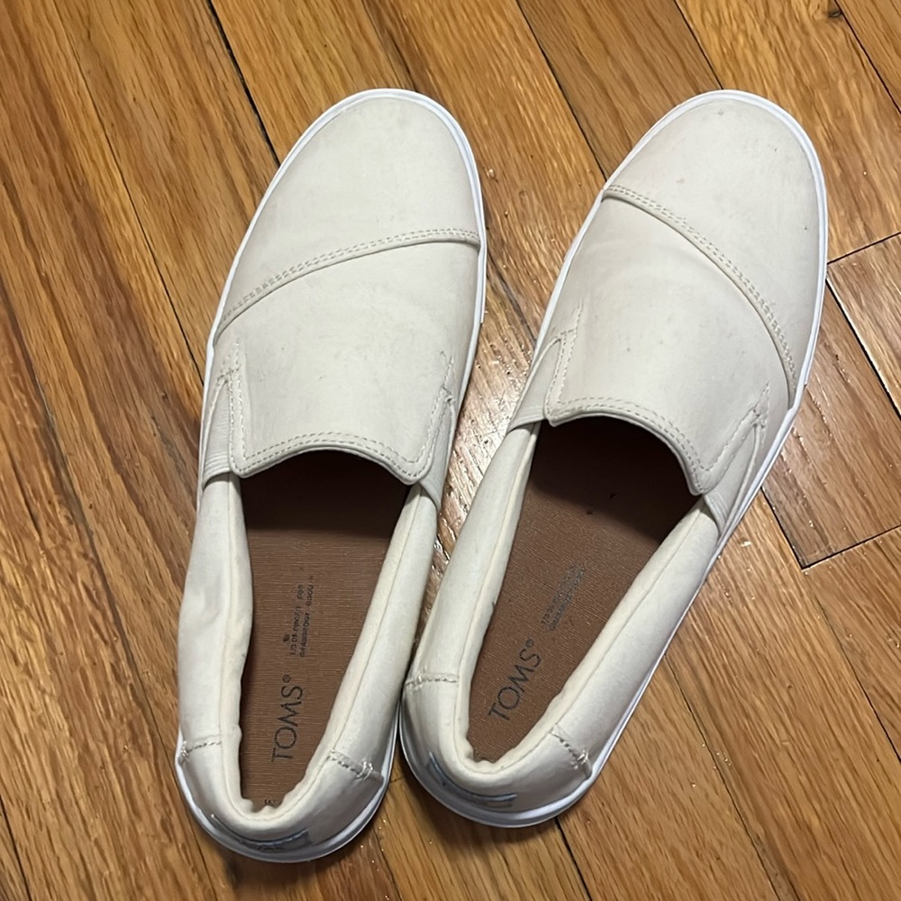 Tom’s slip on sneakers